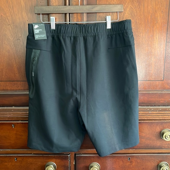 Nike Men’s Large Black Shorts Standard Fit - Picture 2 of 3